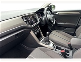 Volkswagen T-Roc Image 2