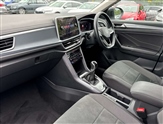 Volkswagen T-Roc Image 2