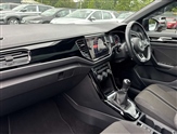 Volkswagen T-Roc Image 2