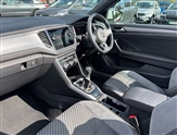 Volkswagen T-Roc Image 2