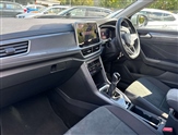 Volkswagen T-Roc Image 2