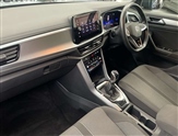 Volkswagen T-Roc Image 2