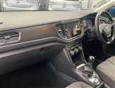 Volkswagen T-Roc Image 2