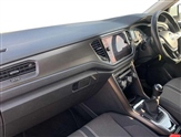 Volkswagen T-Roc Image 2