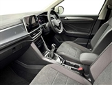 Volkswagen T-Roc Image 2