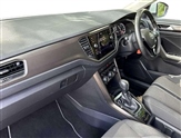Volkswagen T-Roc Image 2