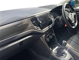 Volkswagen T-Roc Image 2