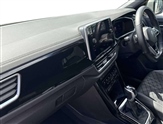 Volkswagen T-Roc Image 2