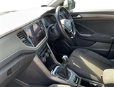 Volkswagen T-Roc Image 2