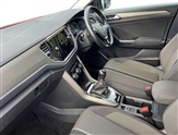 Volkswagen T-Roc Image 2
