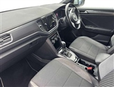 Volkswagen T-Roc Image 2