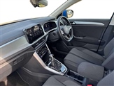 Volkswagen T-Roc Image 2