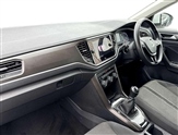 Volkswagen T-Roc Image 2