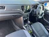 Volkswagen T-Roc Image 2