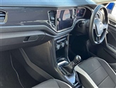 Volkswagen T-Roc Image 2