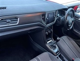 Volkswagen T-Roc Image 2