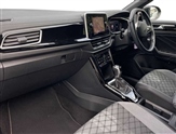 Volkswagen T-Roc Image 2