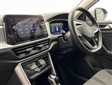 Volkswagen T-Roc Image 2