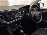 Volkswagen T-Roc Image 2