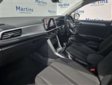 Volkswagen T-Roc Image 2
