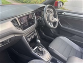 Volkswagen T-Roc Image 2