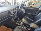 Volkswagen T-Roc Image 2