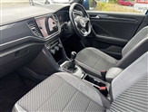 Volkswagen T-Roc Image 2