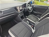 Volkswagen T-Roc Image 2