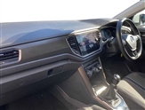 Volkswagen T-Roc Image 2