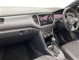 Volkswagen T-Roc Image 2