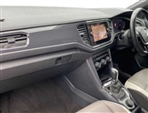 Volkswagen T-Roc Image 2