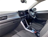 Volkswagen T-Roc Image 2