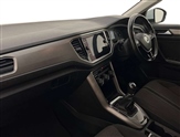 Volkswagen T-Roc Image 2