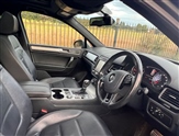 Volkswagen Touareg Image 2