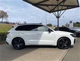 Volkswagen Touareg Image 4