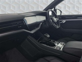 Volkswagen Touareg Image 2