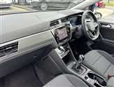 Volkswagen Touran Image 2