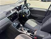 Volkswagen Touran Image 2