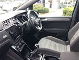 Volkswagen Touran Image 2