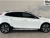 Volvo V40 Image 2